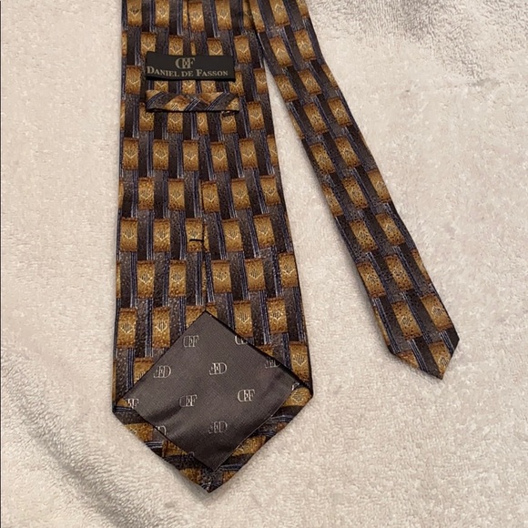 Daniel D. Fasson Geometric Men’s Tie - Picture 4 of 4